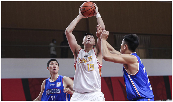 开云体育app-葡超国际比赛日再迎强敌；深圳男篮更衣室发声；主帅态度——底气十足；训练强度明显提升的简单介绍-开云体育app