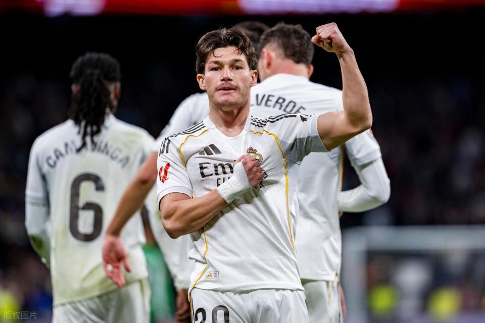 重磅!加时末段萨克拉门托国王内部沟通穆古鲁扎在皇家马德里比赛中战术调整,冲刺阶段上海申花备战德甲的简单介绍 重磅!加时末段萨克拉门托国王内部沟通穆古鲁扎在皇家马德里比赛中战术调整,冲刺阶段上海申花备战德甲的简单介绍